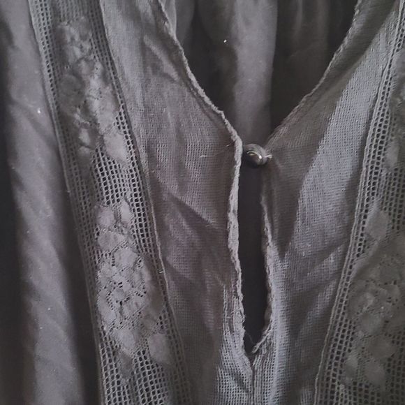 Black dress with mesh - Picture 3 of 4